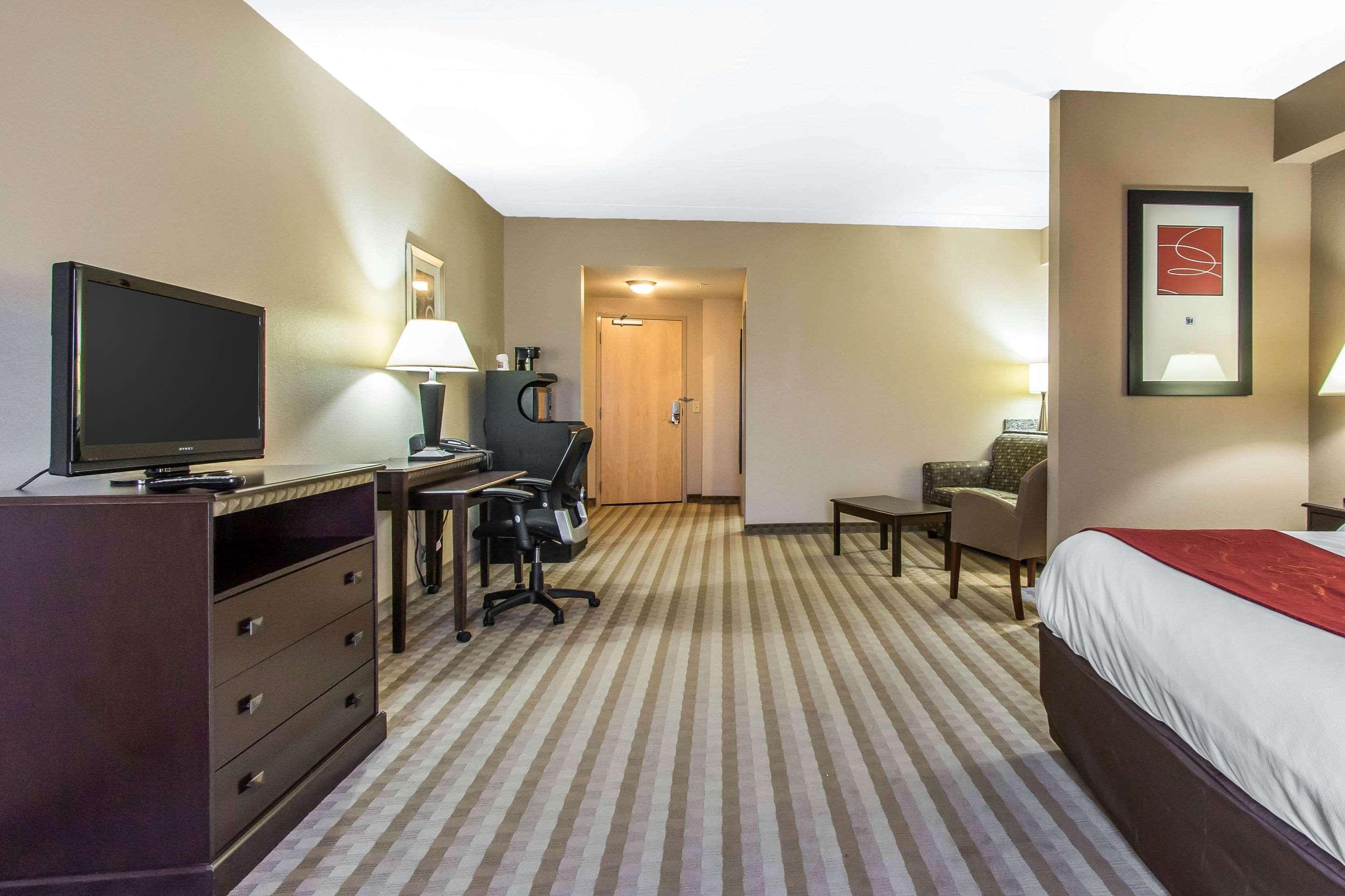 Comfort Suites Смирна Екстериор снимка