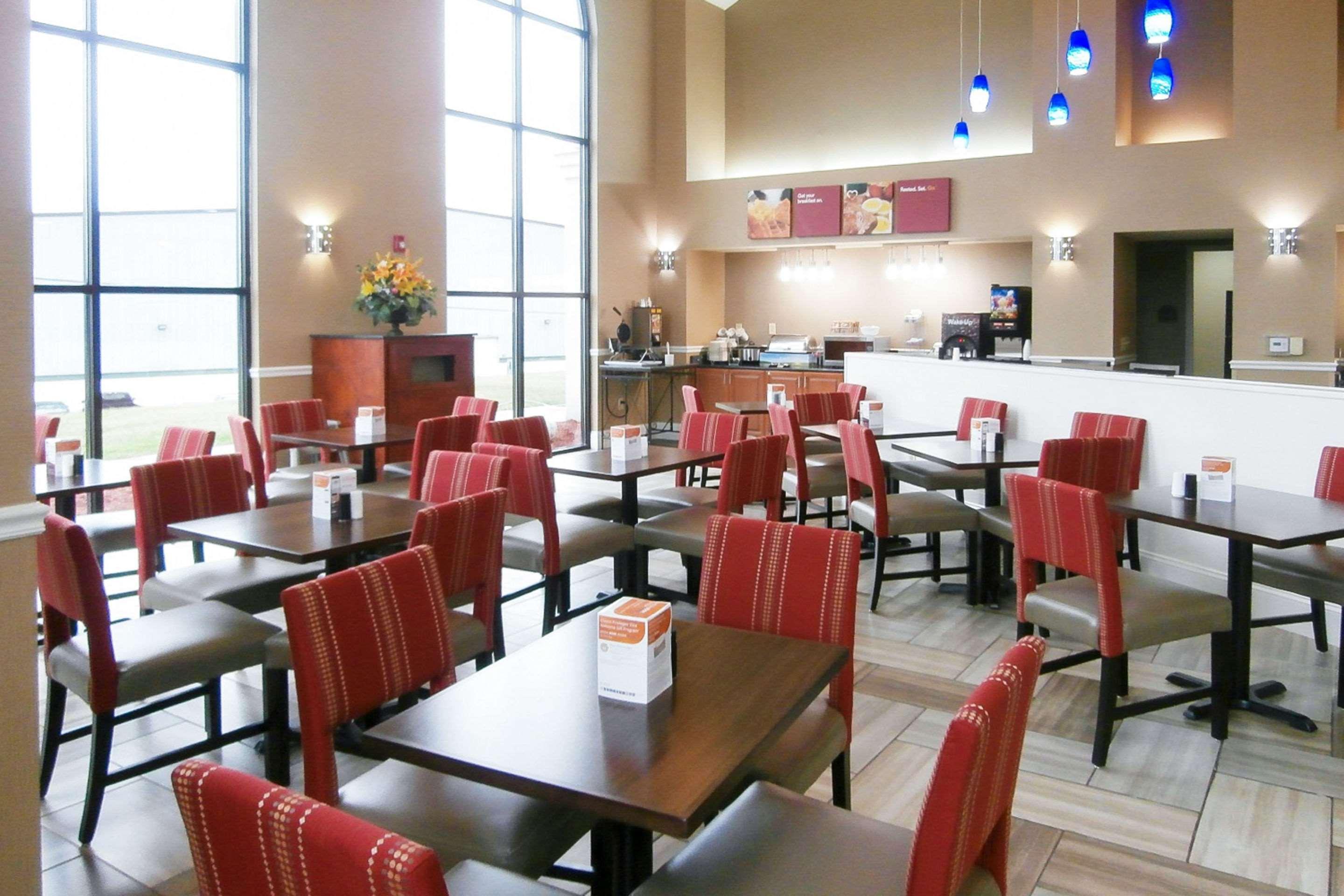 Comfort Suites Смирна Екстериор снимка