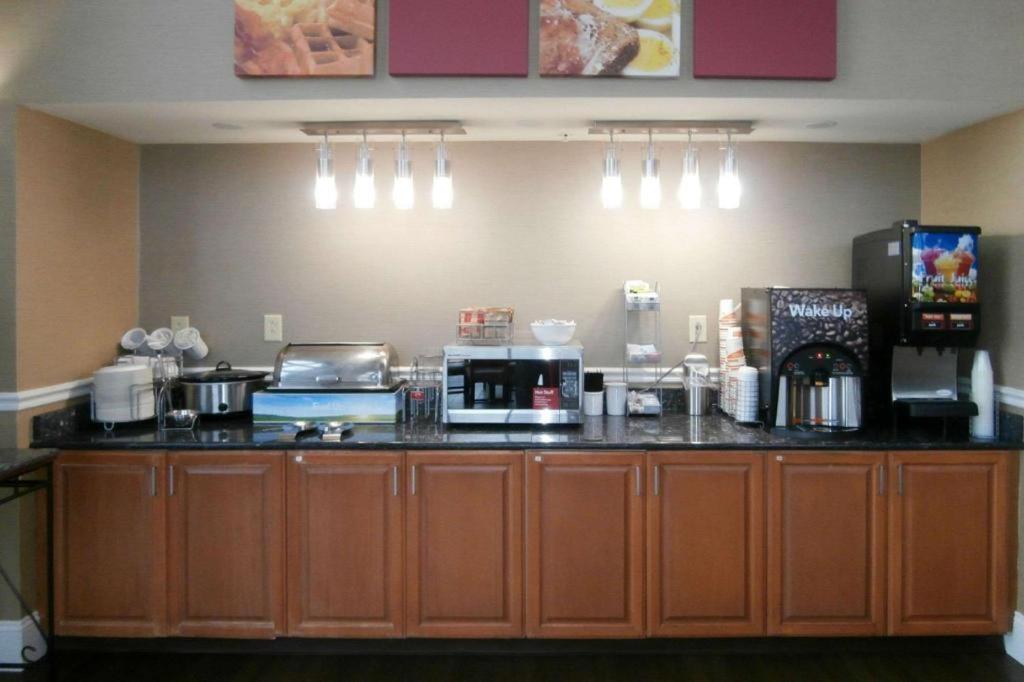 Comfort Suites Смирна Екстериор снимка