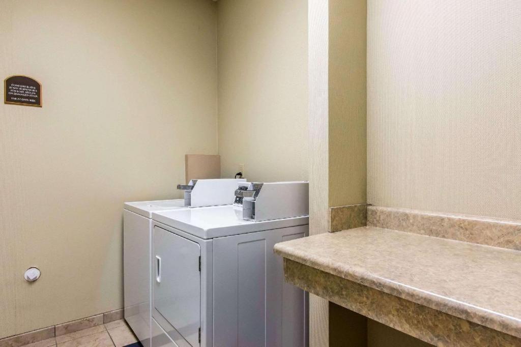 Comfort Suites Смирна Екстериор снимка