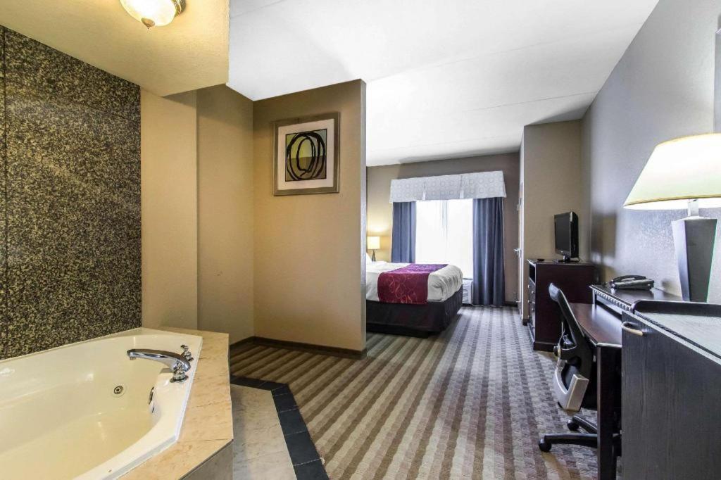 Comfort Suites Смирна Екстериор снимка